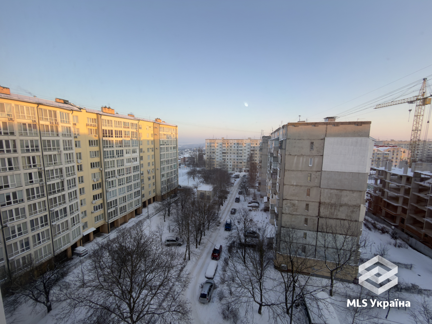 Квартири - м. Чернівці, Фастівська - 3 кімн., 741 м²