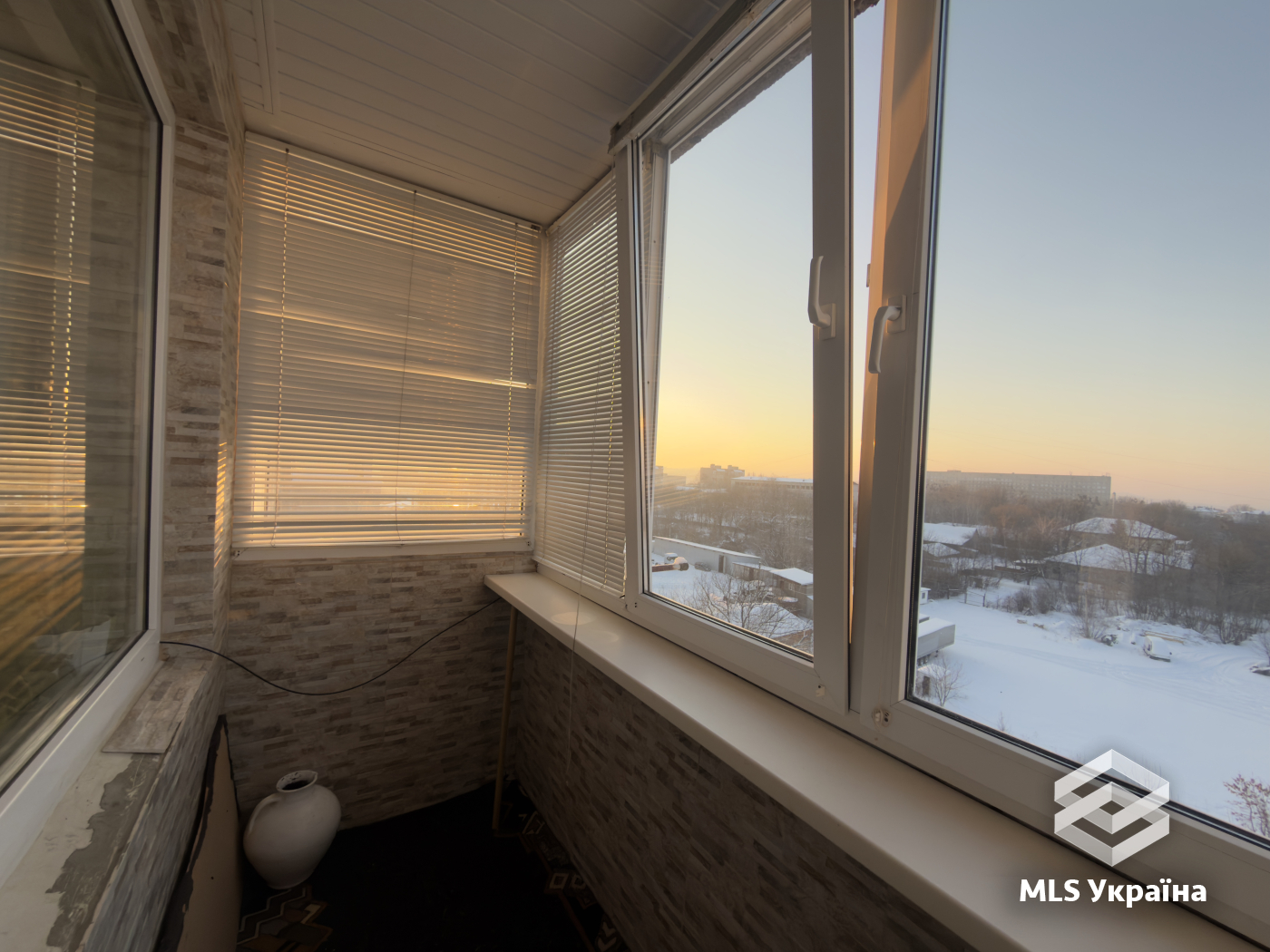 Квартири - м. Чернівці, Фастівська - 3 кімн., 741 м²