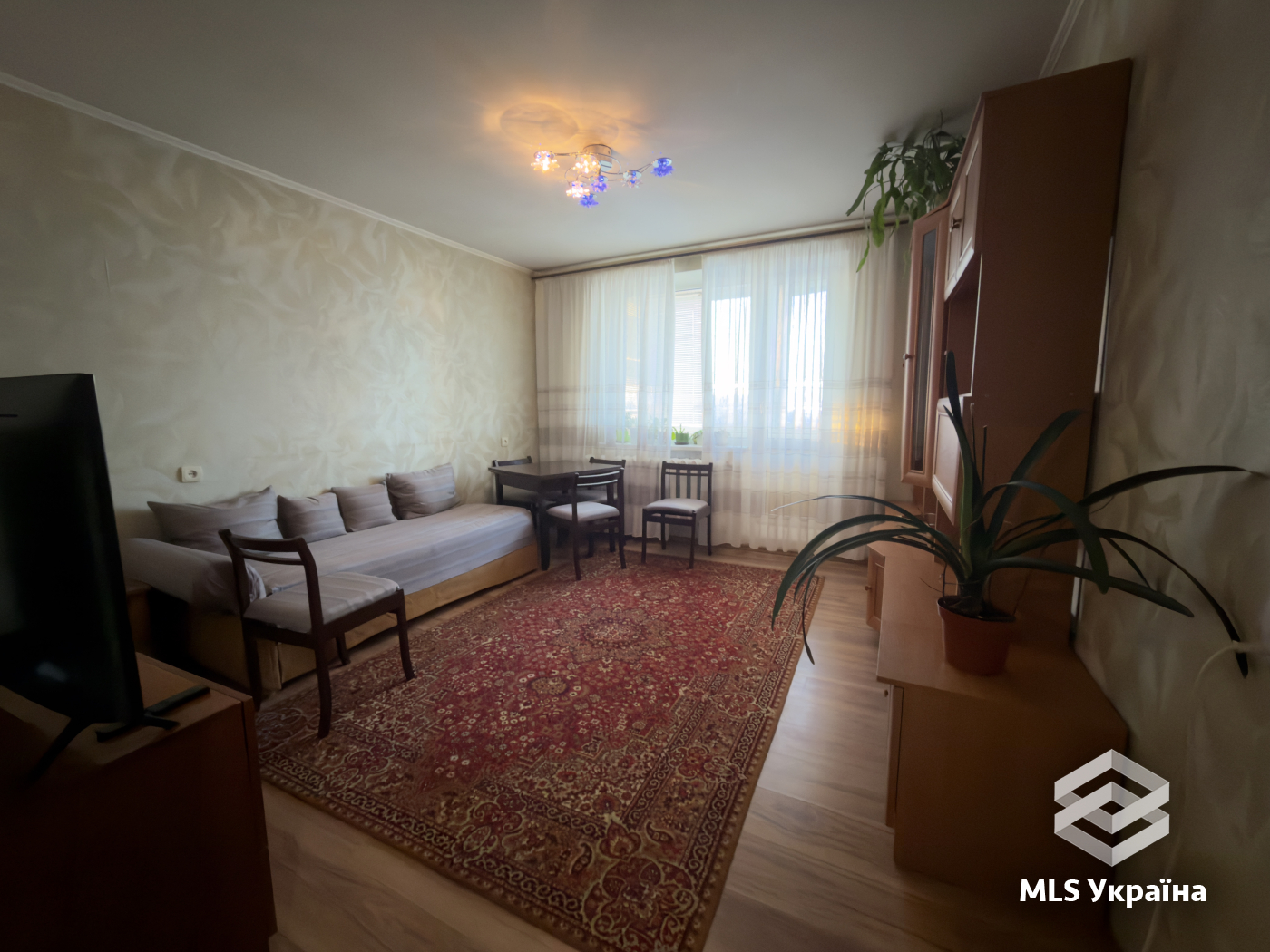 Квартири - м. Чернівці, Фастівська - 3 кімн., 741 м²