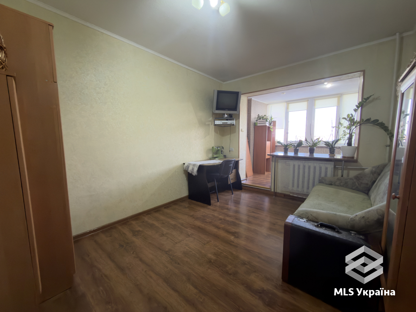 Квартири - м. Чернівці, Фастівська - 3 кімн., 741 м²