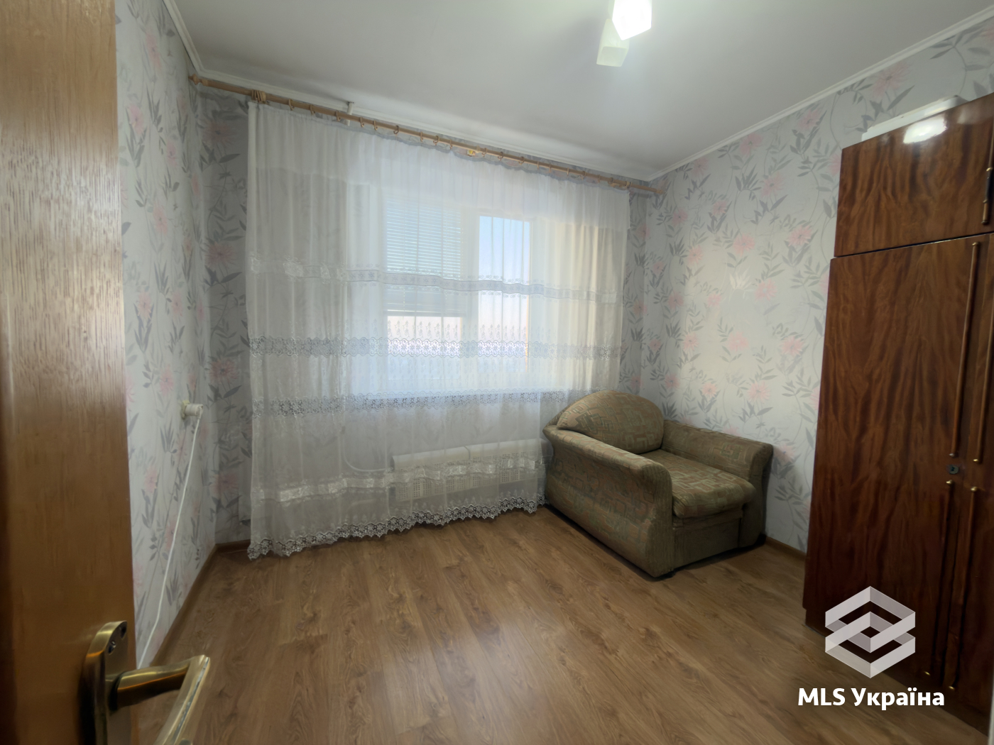 Квартири - м. Чернівці, Фастівська - 3 кімн., 741 м²
