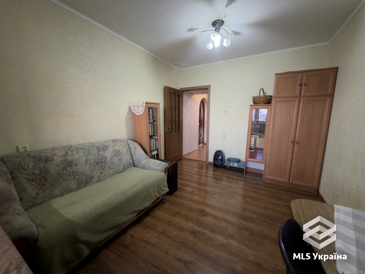Квартири - м. Чернівці, Фастівська - 3 кімн., 741 м²