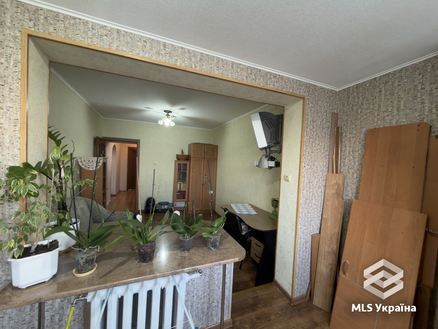 Квартири - м. Чернівці, Фастівська - 3 кімн., 741 м²