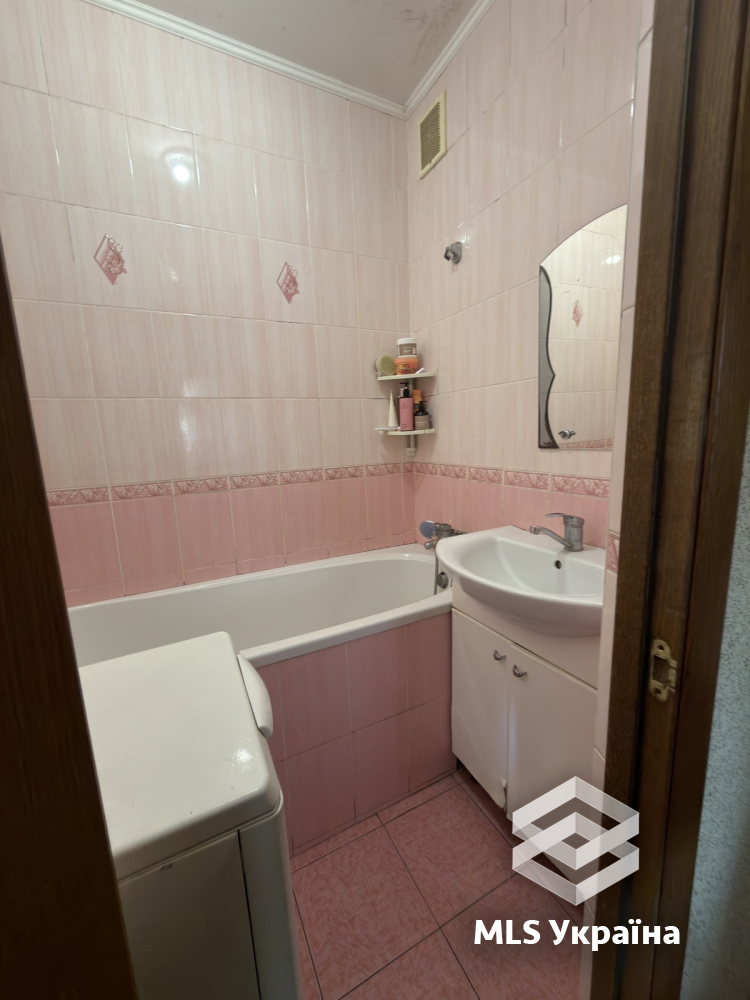 Квартири - м. Чернівці, Проспект Незалежності - 3 кімн., 75.2 м²