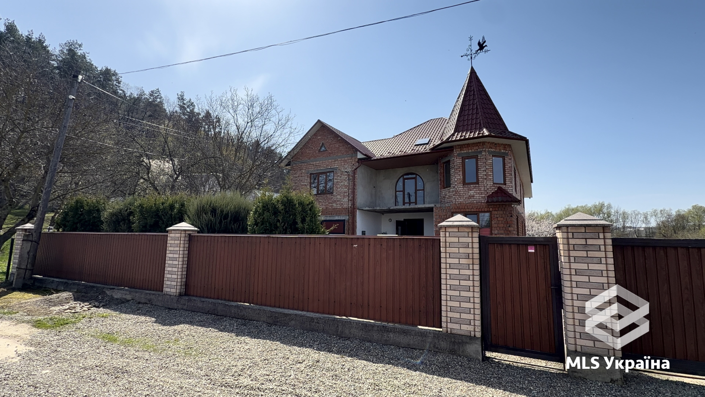 Будинки/Котедж - с. Глиниця - 6 кімн., 289 м²