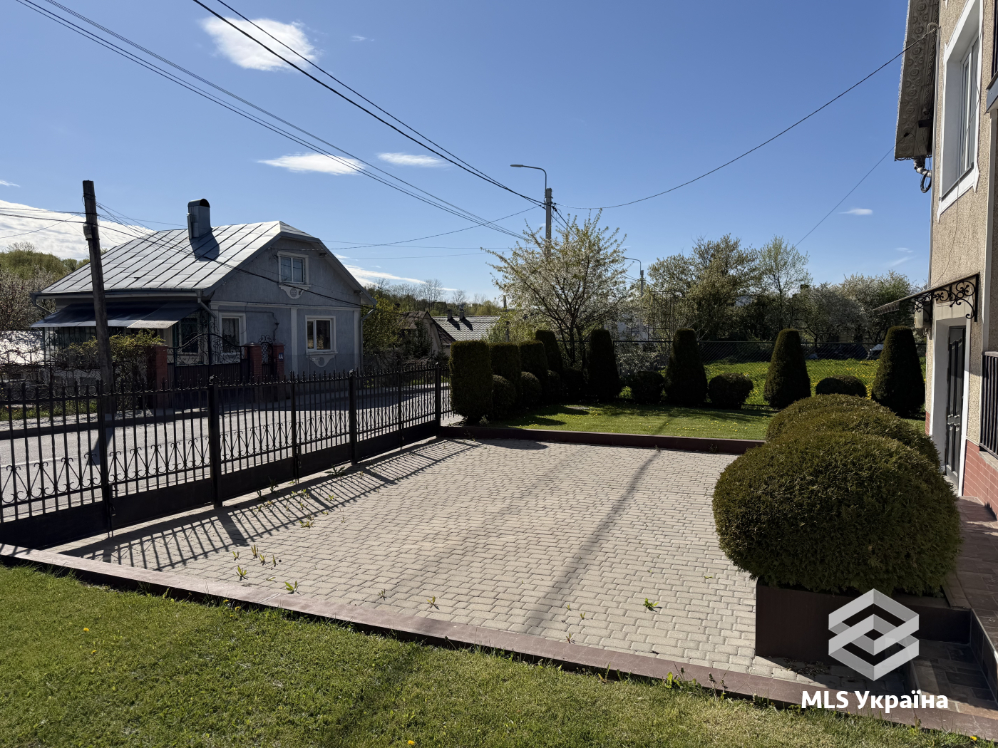 Будинки/Котедж - м. Чернівці, Центр - 2 кімн., 86 м²