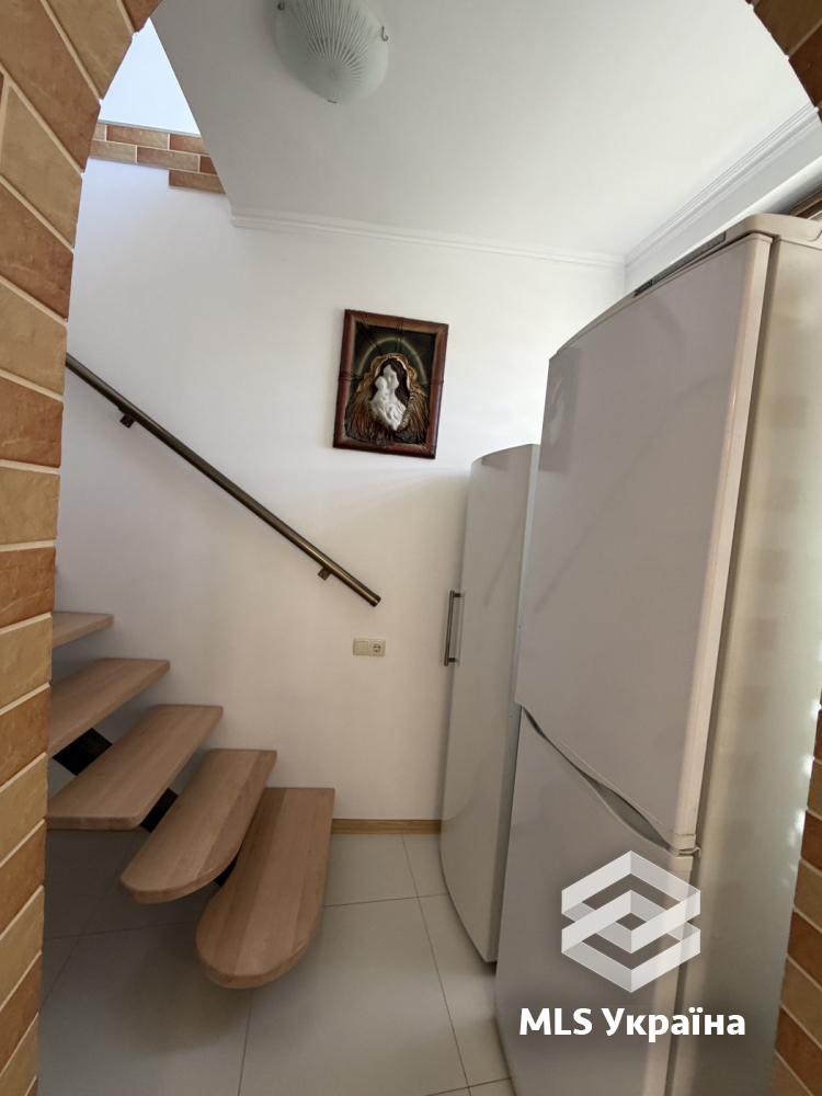 Будинки/Котедж - м. Чернівці, Центр - 2 кімн., 86 м²