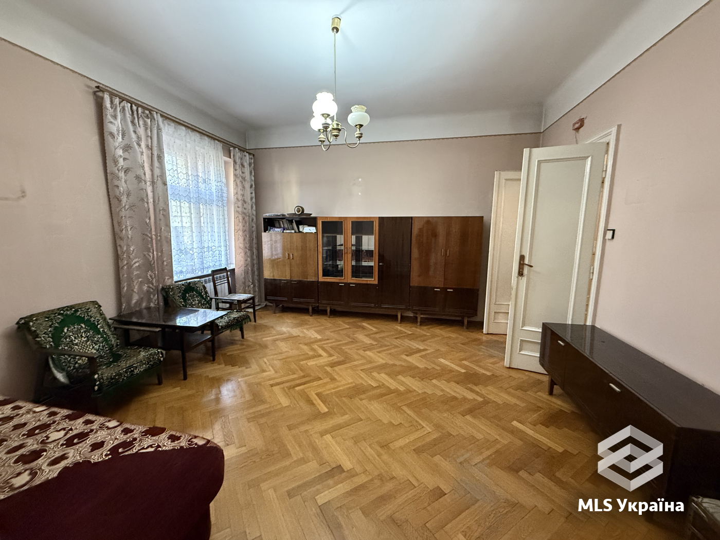 Квартири - м. Чернівці, Центр - 2 кімн., 69.5 м²