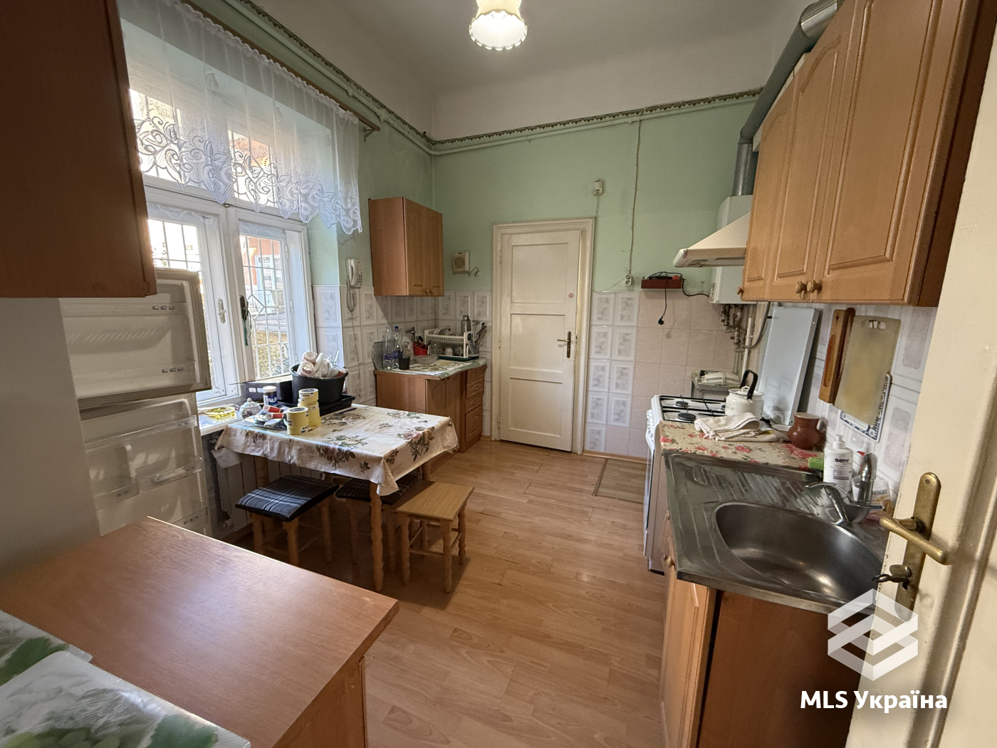 Квартири - м. Чернівці, Центр - 2 кімн., 69.5 м²