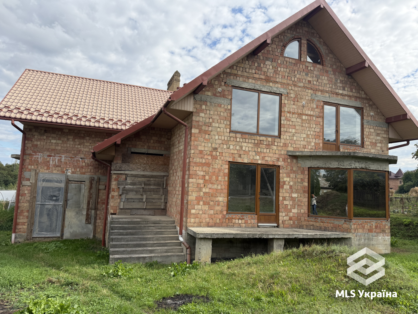 Будинки/Котедж - с. Молодія - 5 кімн., 216.8 м²