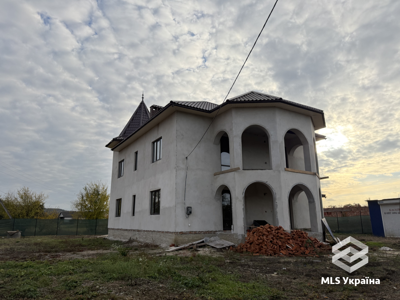 Будинки/Котедж - с. Шипинці - 4 кімн., 150 м²