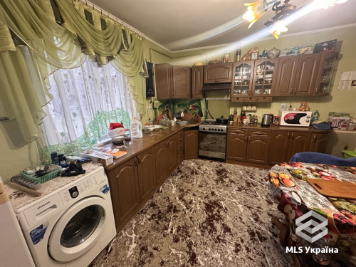 Чернівецька обл., с. Верхні Станівці, вул. Соснова