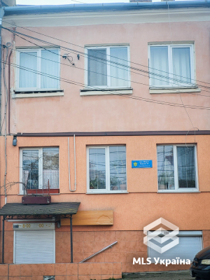 Чернівецька обл., м. Чернівці, вул. Мікулі Кароля