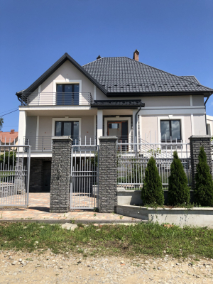 Чернівецька обл., с. Великий Кучурів, вул. Володимира Великого
