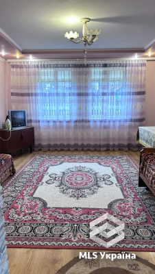 Чернівецька обл., Лужани, вул. Центральна