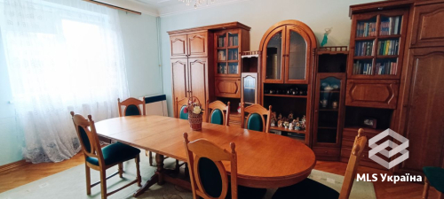 Чернівецька обл., с. Мамаївці, вул. Стасюка