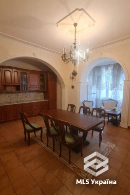 Чернівецька обл., м. Чернівці, вул. Садова