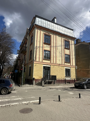 Чернівецька обл., м. Чернівці, вул. Садова