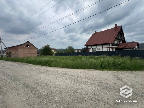 Чернівецька обл., с. Коровія, вул. Польова