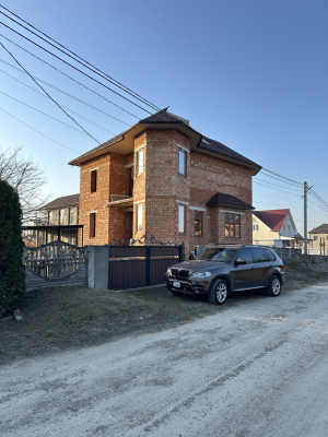 Чернівецька обл., с. Стрілецький Кут, вул. Івана Франка