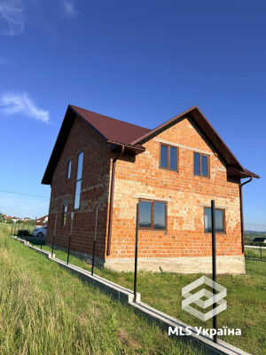 Чернівецька обл., с. Годилів, вул. Головна