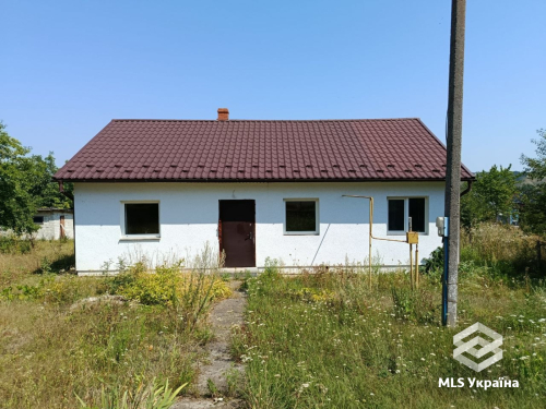 Чернівецька обл., c. Вороновиця, вул. Центральна