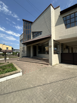 Чернівецька обл., м. Чернівці, вул. Головна