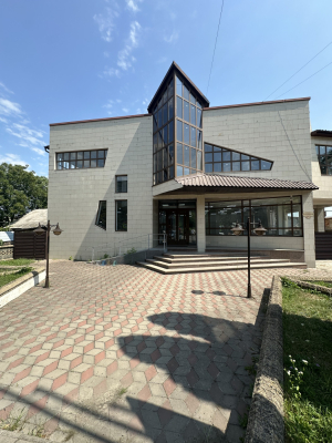 Чернівецька обл., м. Чернівці, вул. Головна