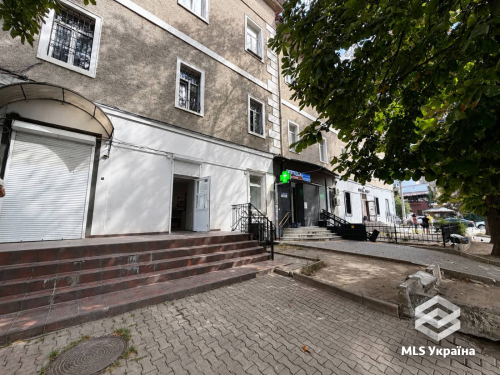 Чернівецька обл., м. Чернівці, вул. Героїв Майдану