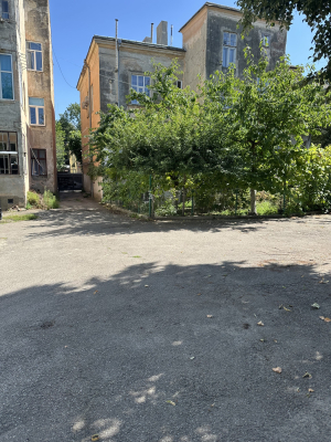 Чернівецька обл., м. Чернівці, вул. Саксаганського Панаса